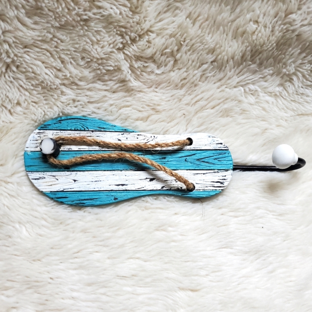 * Hook wall decor. Flip Flop sandals. Blue. White. Beach.